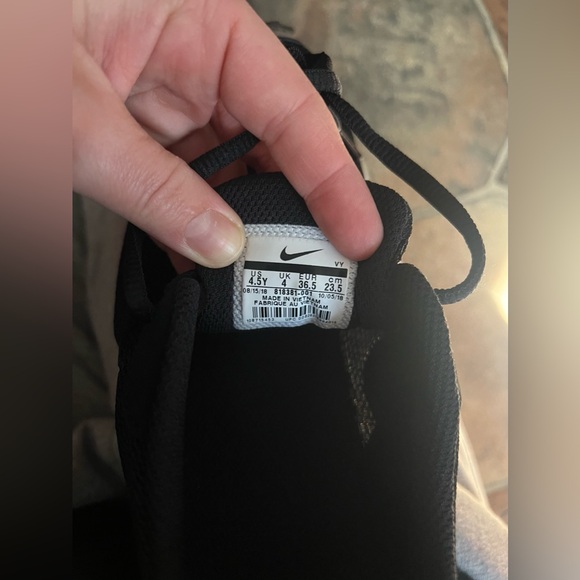 223: Nike Tanjun (GS) Black - Picture 6 of 7